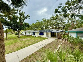 1837 Pasadena Dr in Dunedin, FL - Building Photo - Building Photo