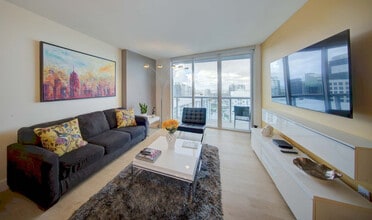485 Brickell Ave in Miami, FL - Foto de edificio - Building Photo