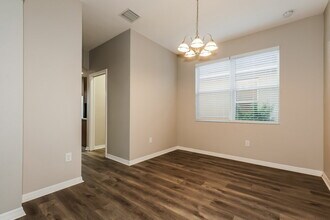 906 Windton Oak Dr in Ruskin, FL - Building Photo - Building Photo