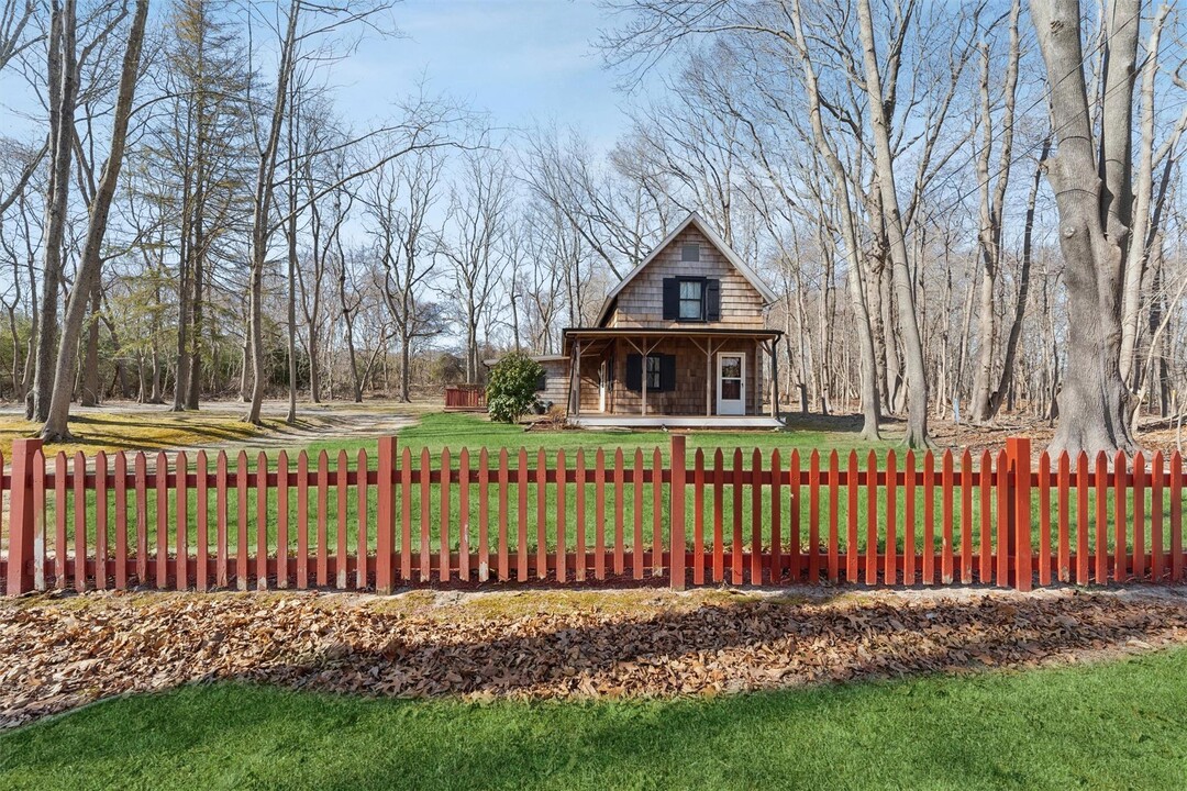 20 Hildreth St in Sag Harbor, NY - Building Photo