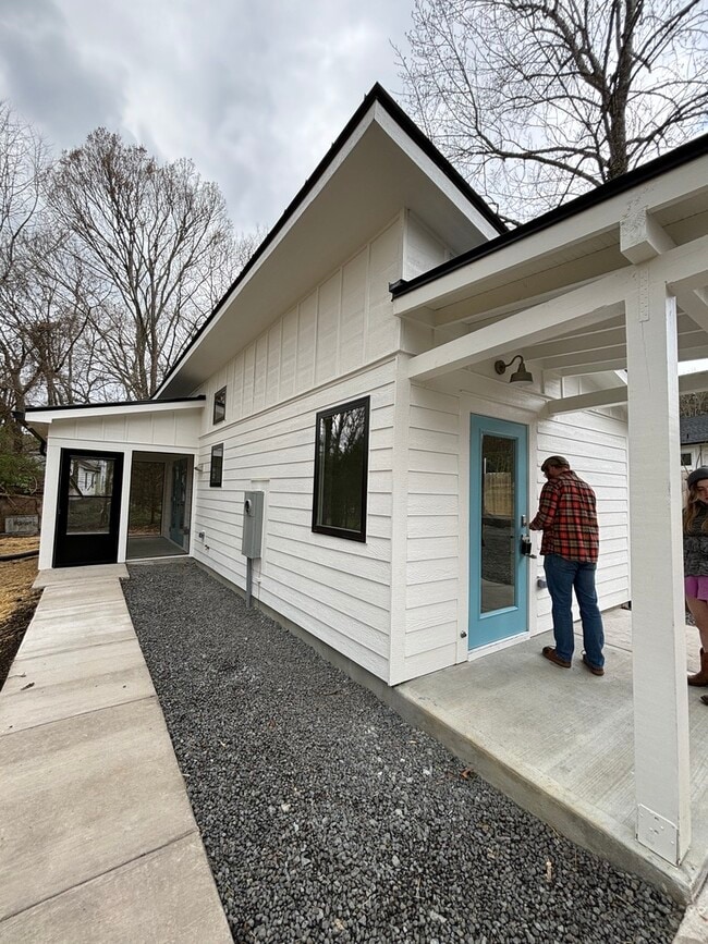 property at 419 W Corbin St