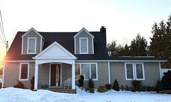 12 Bunnell Pl in West Babylon, NY - Building Photo