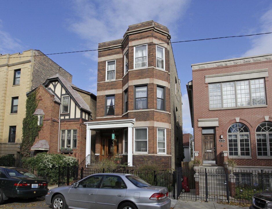 1740 W Henderson St in Chicago, IL - Building Photo