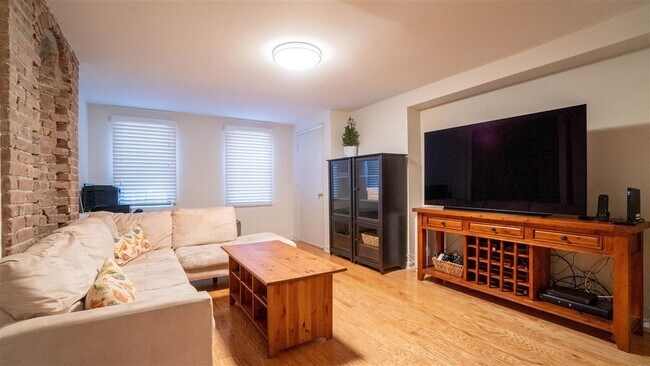 517 Manila Ave in Jersey City, NJ - Building Photo - Building Photo