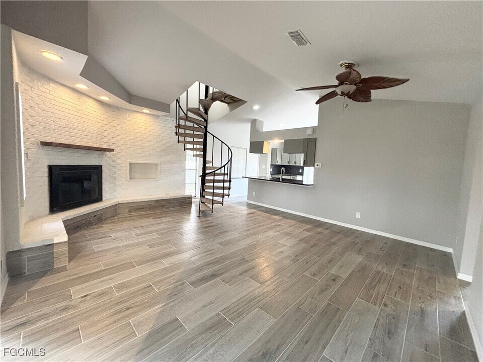12743 Brewster Dr in Ft. Myers, FL - Building Photo