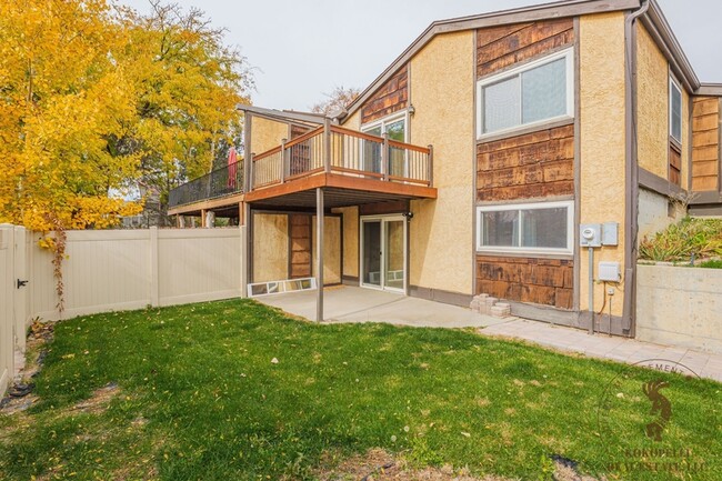 1043 Lakeside Dr in Grand Junction, CO - Building Photo - Building Photo