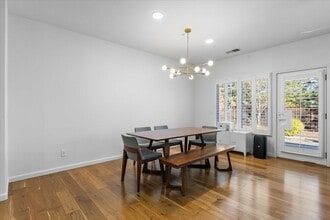 302 Laurel Ct in Cloverdale, CA - Building Photo - Building Photo