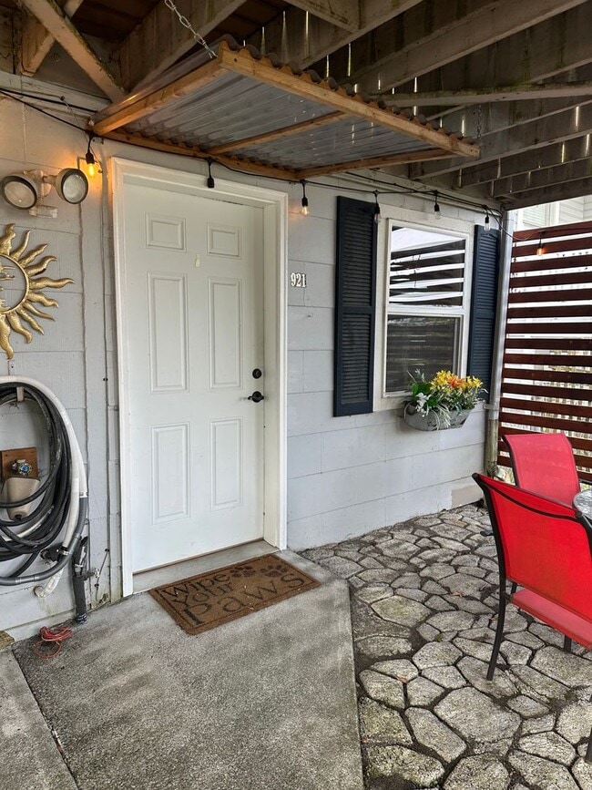 property at 921 Wall St
