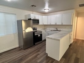 Coolidge Casitas in Phoenix, AZ - Building Photo