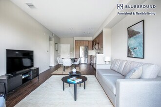 111 N Rengstorff Ave, Unit FL2-ID381 in Mountain View, CA - Foto de edificio - Building Photo