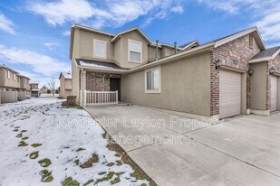 2415 Wellington Dr in Harrisville, UT - Building Photo