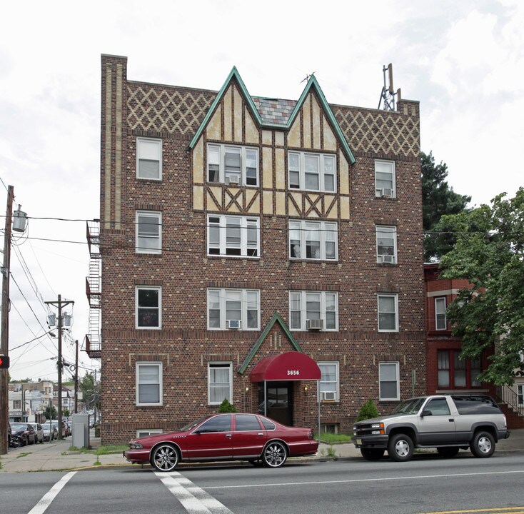 3656 John F Kennedy Blvd in Jersey City, NJ - Building Photo