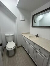 16 Toledo Ct in Davie, FL - Building Photo - Building Photo