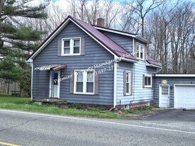 285 W Jamestown Rd in Greenville, PA - Building Photo