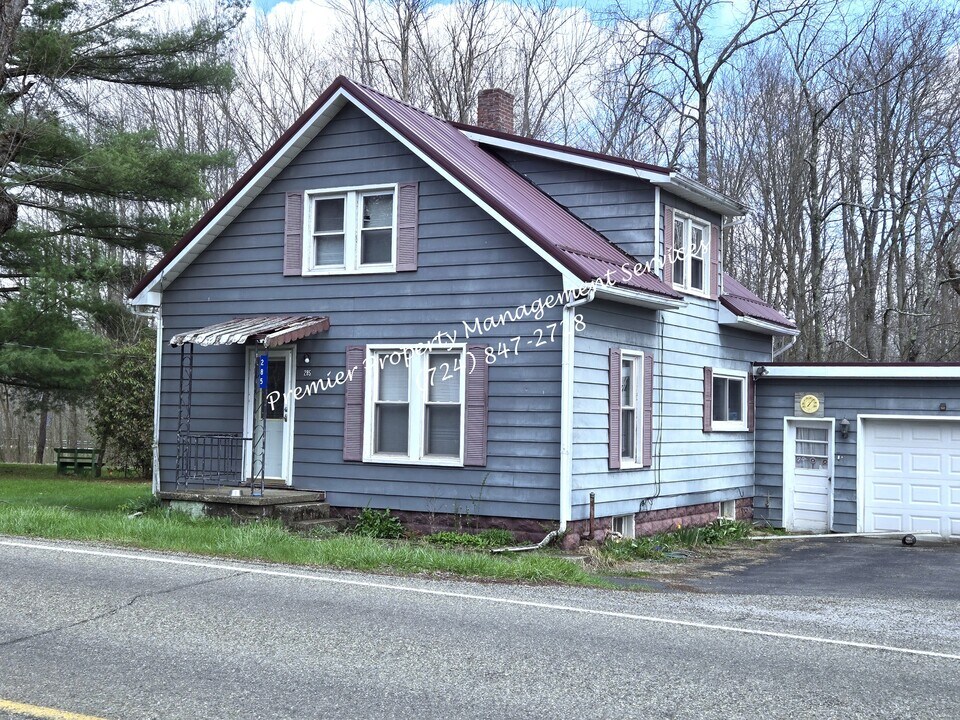 285 W Jamestown Rd in Greenville, PA - Building Photo
