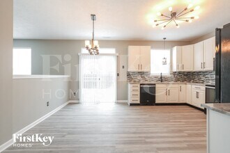 10498 Wintergreen Way in Indianapolis, IN - Foto de edificio - Building Photo