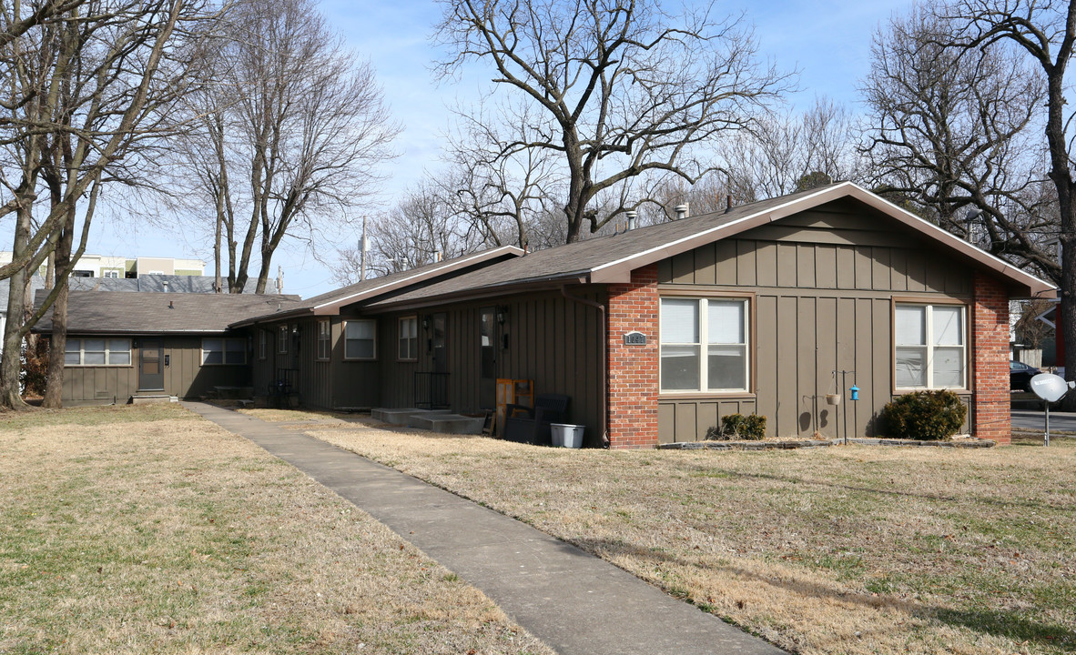 1047 E Walnut St in Springfield, MO - Building Photo