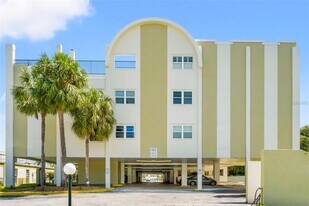 4651 1st St NE in St. Petersburg, FL - Building Photo