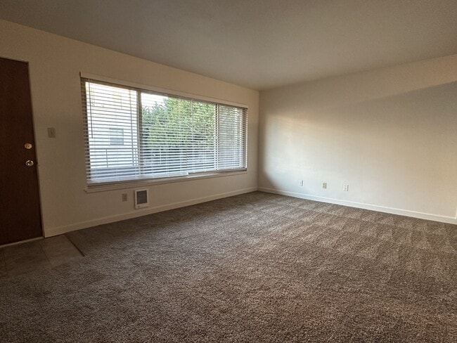 5926 Fauntleroy Wy SW in Seattle, WA - Building Photo - Building Photo