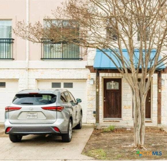 property at 13420 Lyndhurst St