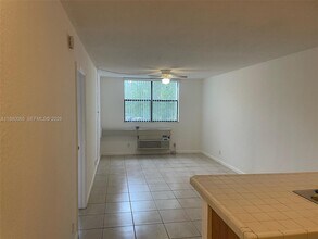 2401 Riverside Dr in Coral Springs, FL - Building Photo - Building Photo