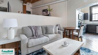 121 S Fremont Ave, Unit 204 in Baltimore, MD - Building Photo