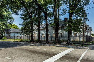 1058 Peabody Ave in Memphis, TN - Foto de edificio - Building Photo