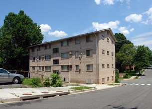 5058 Astor Pl SE in Washington, DC - Foto de edificio - Building Photo