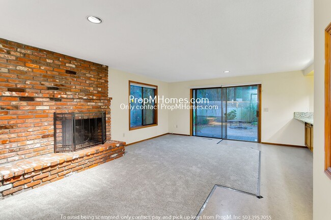 15860 Boones Way in Lake Oswego, OR - Building Photo - Building Photo