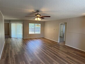 9 W Sharon Dr in Krum, TX - Building Photo - Building Photo