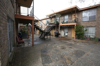 Leawood Plaza Apartments in Houston, TX - Building Photo - Building Photo