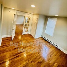 235 E Main St in Lansdale, PA - Foto de edificio - Building Photo