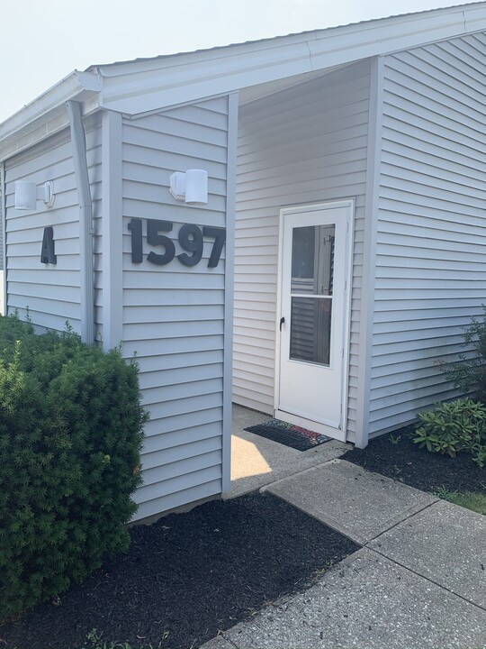 1597 Cedarwood Dr in Westlake, OH - Building Photo