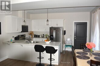 7 Marshall Ln in St Catharines, ON - Building Photo - Building Photo