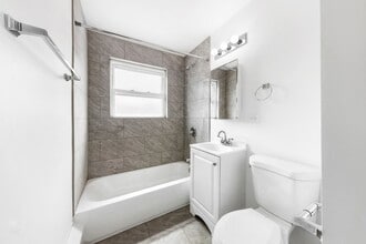 2025 E 72nd St 2025-2035 E 72nd St Chicago, IL 60649 in Chicago, IL - Foto de edificio - Building Photo