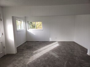 39393 Crawfordsville Dr in Sweet Home, OR - Building Photo - Building Photo