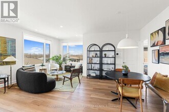520 Pimiwidon St in Ottawa, ON - Building Photo - Building Photo