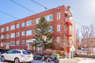 4740 Saint-Kévin Av in Montréal, QC - Building Photo - Building Photo