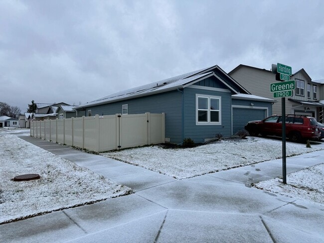 3220 E Harding Ave in Mead, WA - Building Photo - Building Photo