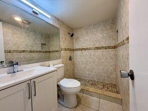 305 Camden M in West Palm Beach, FL - Foto de edificio - Building Photo