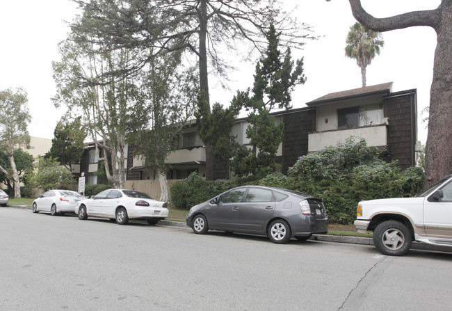 10841 Whipple St in North Hollywood, CA - Foto de edificio - Building Photo