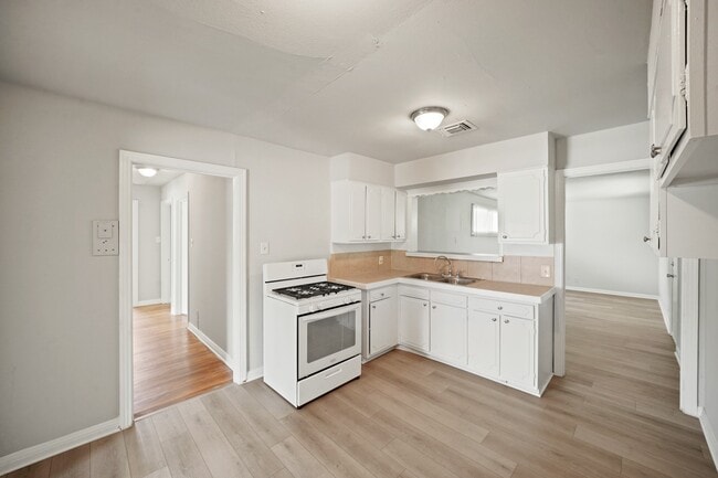 property at 5830 Glenhurst Dr