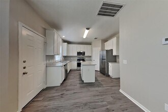 9630 Hanging Moss Trail in Houston, TX - Building Photo - Building Photo