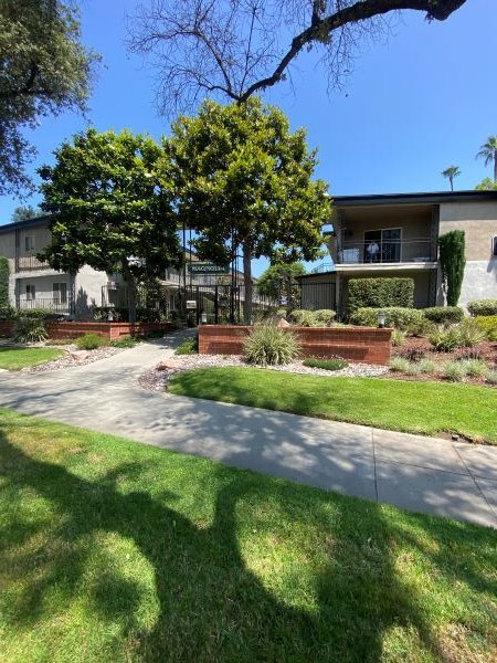 999 Locust St, Unit 17
