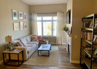 2700 E Cherry Creek South Dr, Unit 402 in Denver, CO - Building Photo - Building Photo
