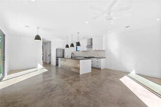 2101 Thrasher Ln in Austin, TX - Building Photo - Building Photo