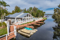 Dolly Bay Condominiums in Palm Harbor, FL - Foto de edificio - Building Photo