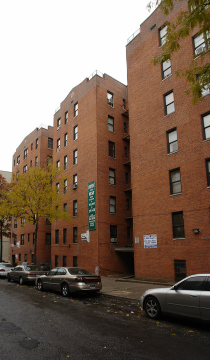 Elevatored Apt. Building in Bronx, NY - Foto de edificio