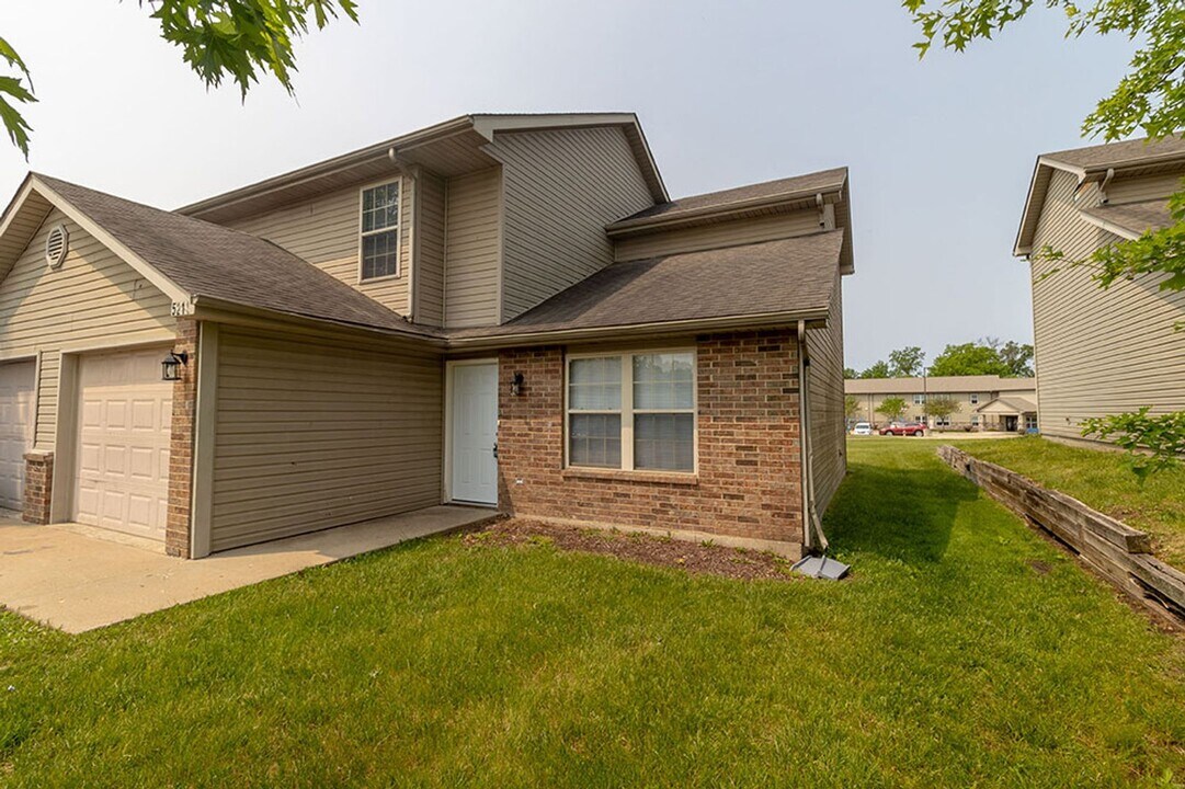 5209-5211-5211 Currituck Ln in Columbia, MO - Building Photo