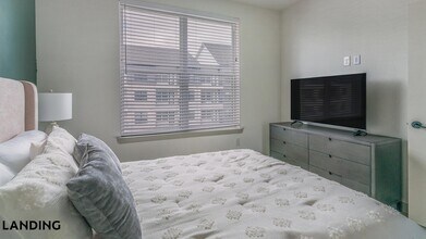 91 Jensen Dr, Unit 3357 in Houston, TX - Building Photo - Building Photo